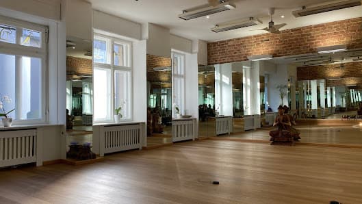 Hot Yoga Berlin - Yoga & More